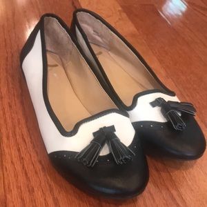 Black and white classic slip on flats